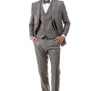 Sophisticated Gray Men's Suit